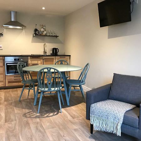 Bush House Accommodation - The Courthouse Apartment 부시밀즈 외부 사진