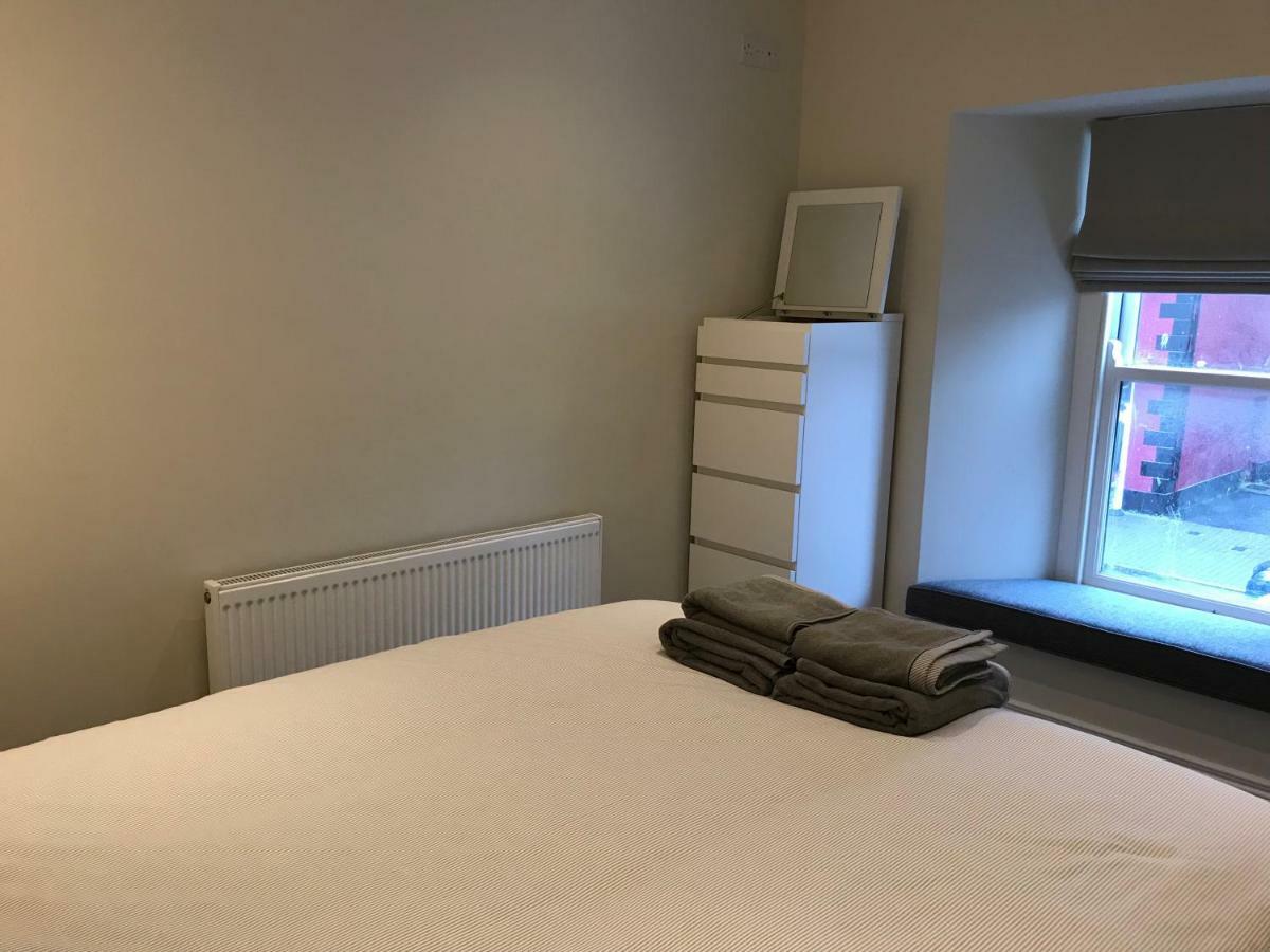 Bush House Accommodation - The Courthouse Apartment 부시밀즈 외부 사진